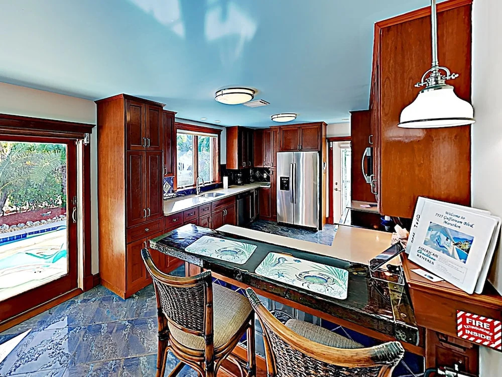 Canal-front Dream W/ Private Pool, Spa & Dock 3 Bedroom Home