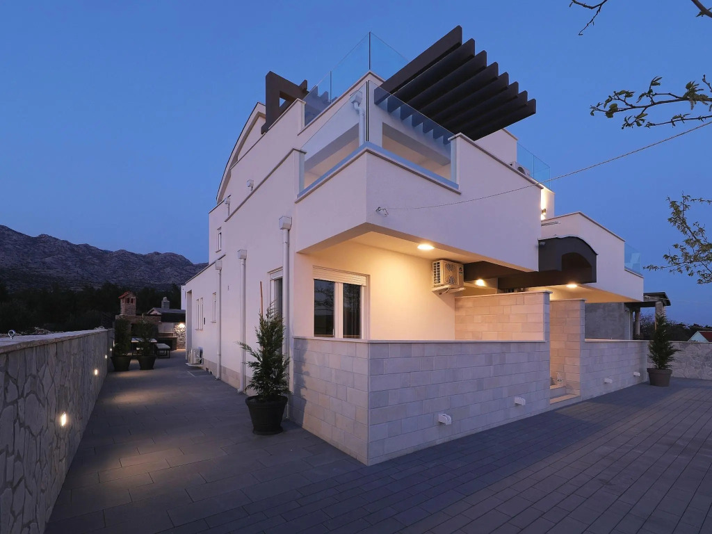 Villa with Heated Pool