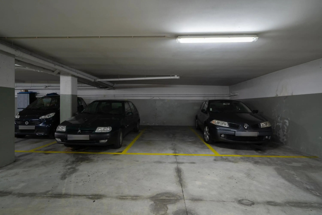 Bright Fresh Flat with Garage - Marquês