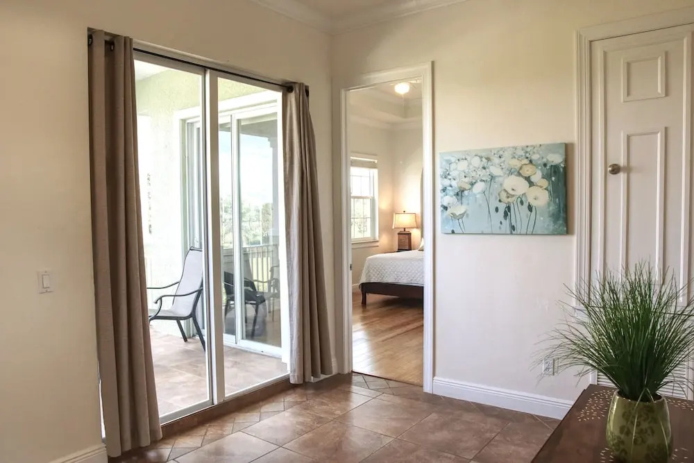 Prestigious 4 BR Getaway - Coronas Verde
