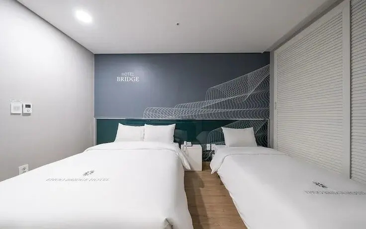 Hotel Bridge