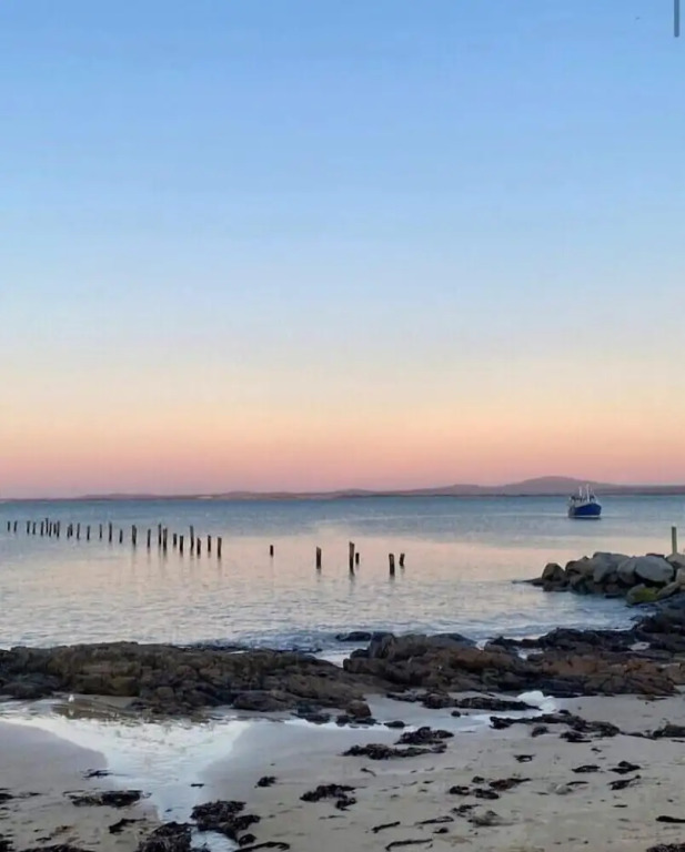 Bridport Bay Inn