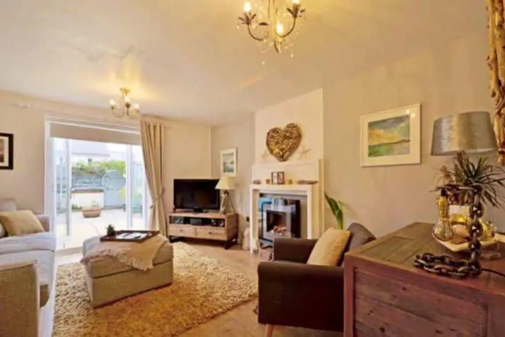Sunny family 5-sleeper near Newquay’s top beaches