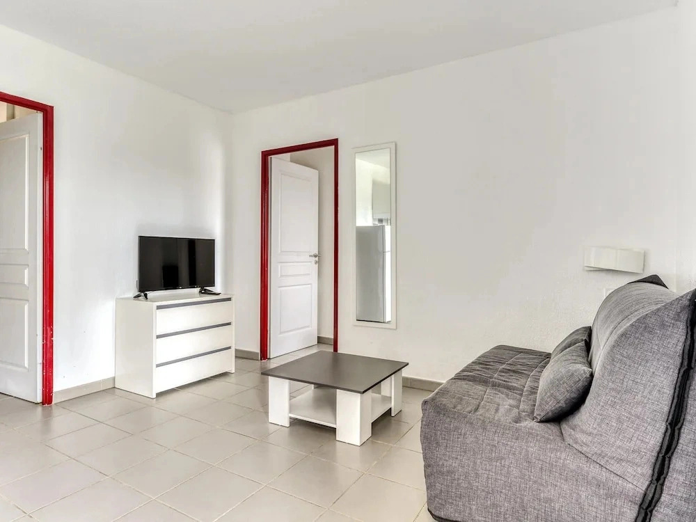 Chic Family Flat With Pool, Sauna
