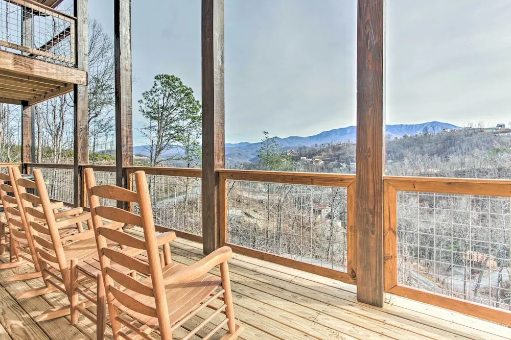Smoky Mountain Hideaway w/ Hot Tub, Deck & Views!
