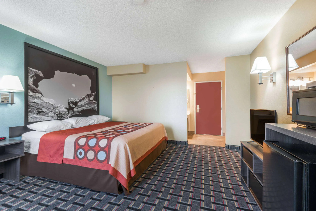 Super 8 by Wyndham Henderson North East Denver