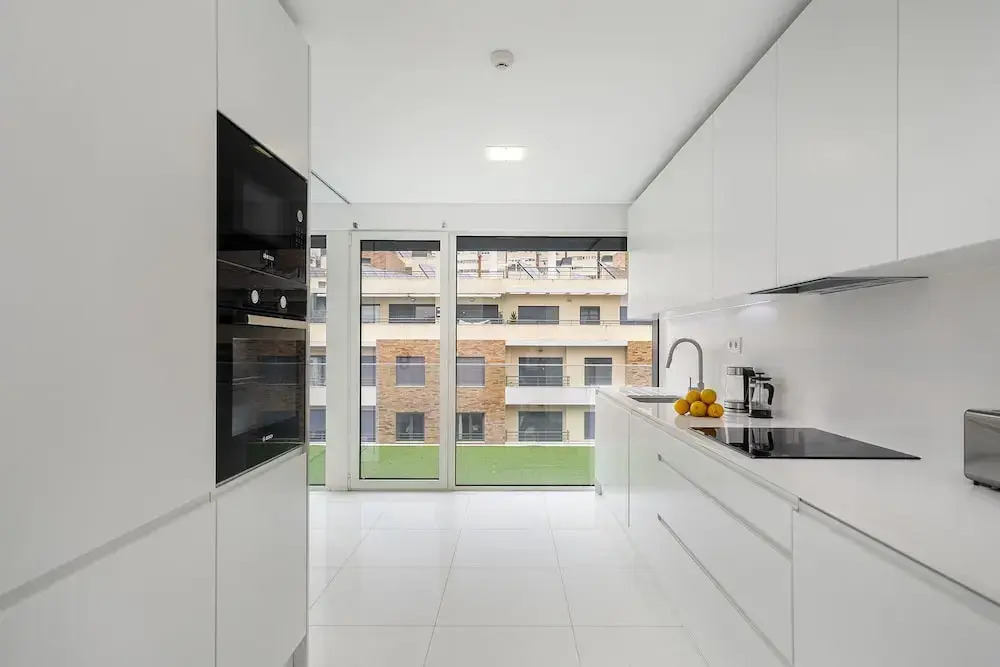 Urban Retreat W/Parking, Elevator & Ac By Benfica Stadium