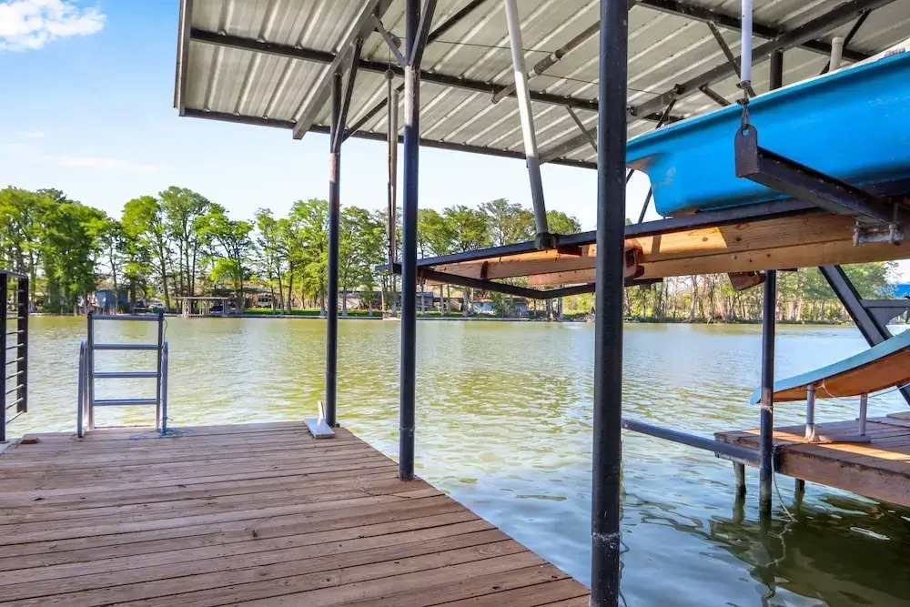 Beautiful and Relaxing Lakefront Getaway