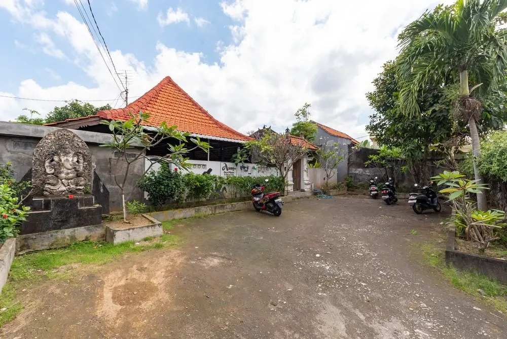Urbanview Asung 2 Guesthouse near Canggu