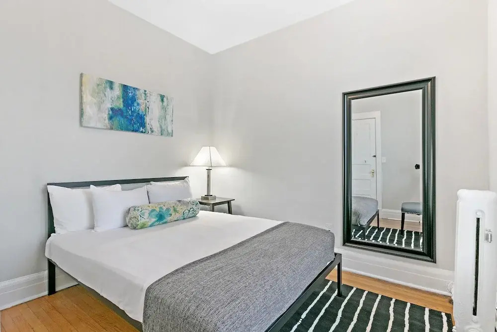 2BR near Wrigley - Grace 05-3