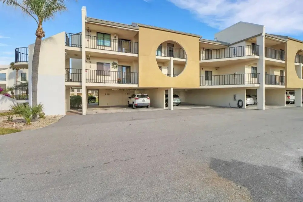 21420 Bay Village Dr 218