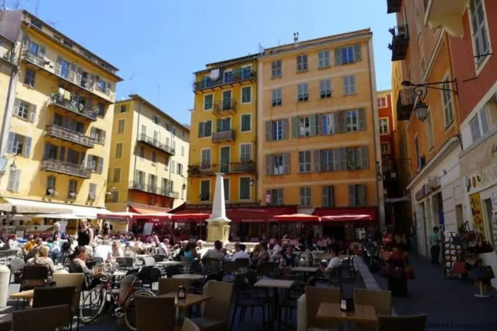 VIEUX NICE-3 Pièces Moderne- 100m de la mer