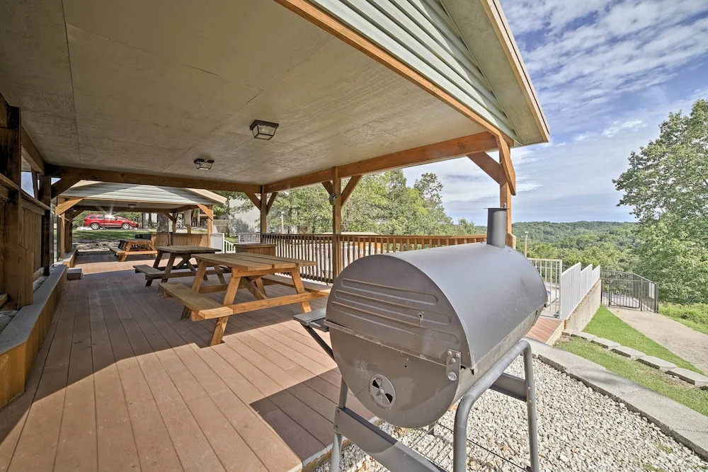 2 Mi to Silver Dollar City: Reed Springs Condo