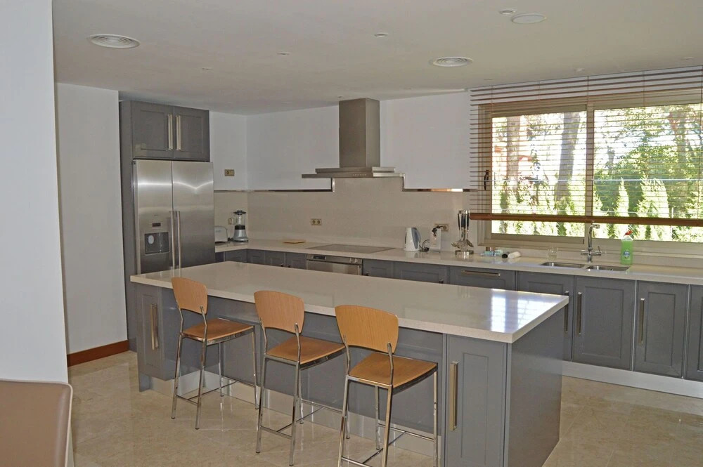 Stunning contemporary villa 5 bedrooms heated pool Las Chapas Marbella