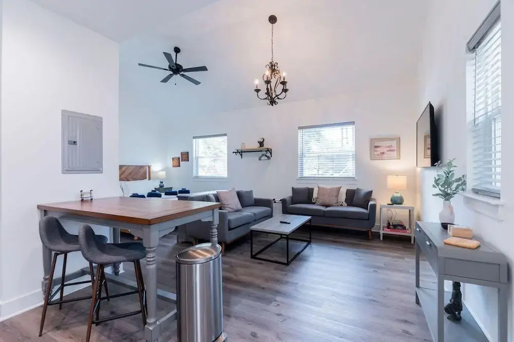 Charming Old Town Loft, Nestled in the Heart of Historic Bluffton, SC