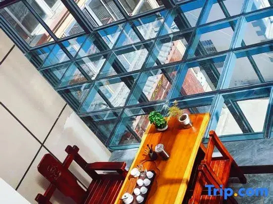 Yaju Homestay Youth Hostel (Dukezong Ancient City East Gate)