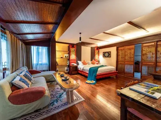 Yixing Thatched Cottage Inn (Lijiang Old Town Dashuiche Branch)