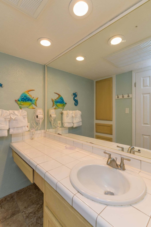 Tiki 254 - Beachfront Getaway With Heated Pools 1 Bedroom Condo
