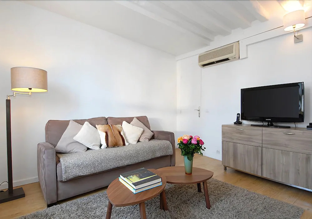 HolidaysInParis - Bourg Tibourg