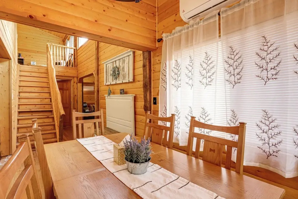 Private Hot Tub & Fire Pit: Pine Cabin Near Hiking