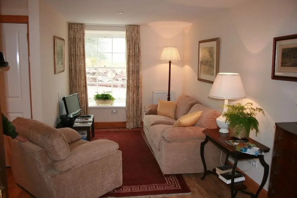 Loch Lomond Finnich Cottages