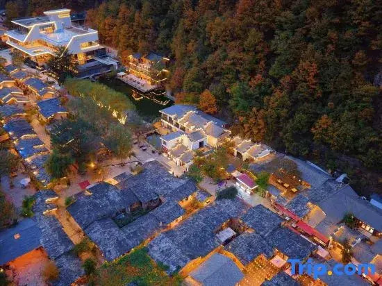 Blossom Land Zhongnan Mountain Villge