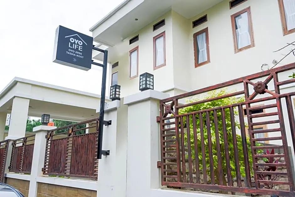 OYO Life 3451 Kost Shavero