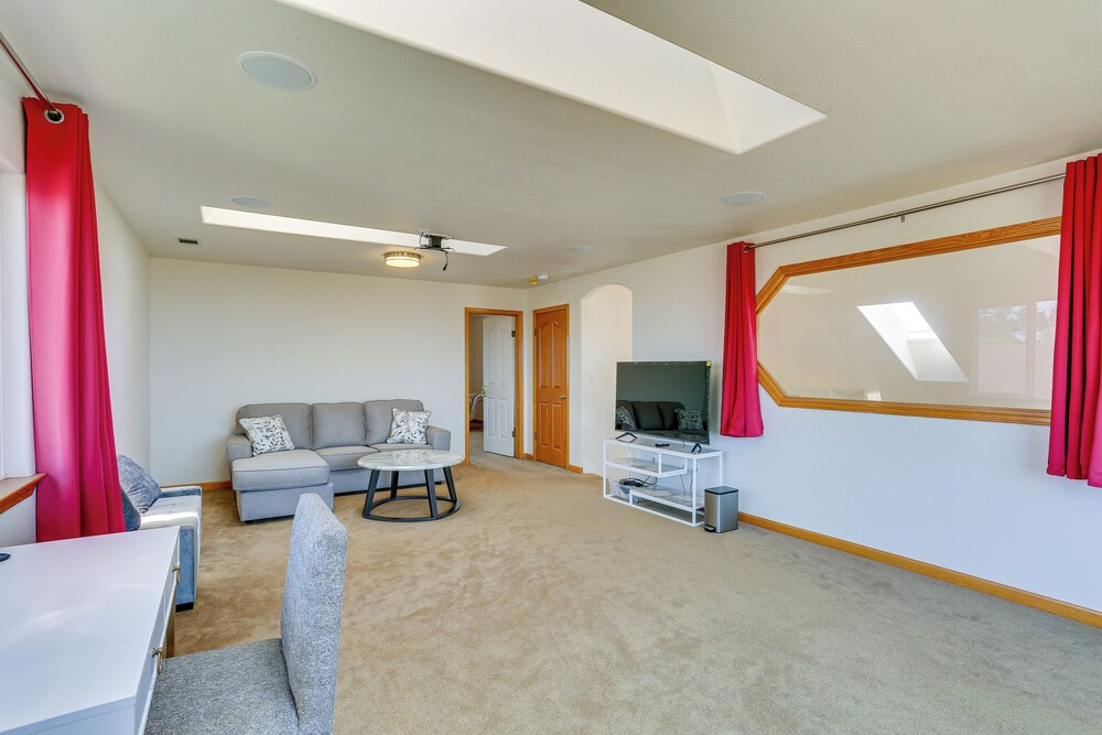 Seaside Eureka Vacation Rental w/ Bay Views!