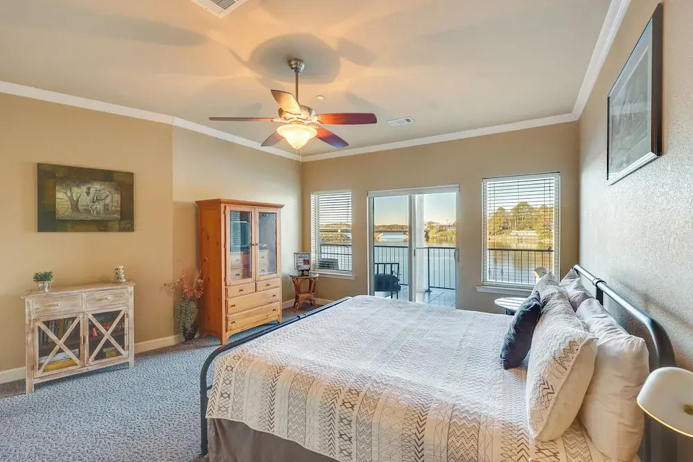 Pool & Lake Hamilton Access: Hot Springs Condo!