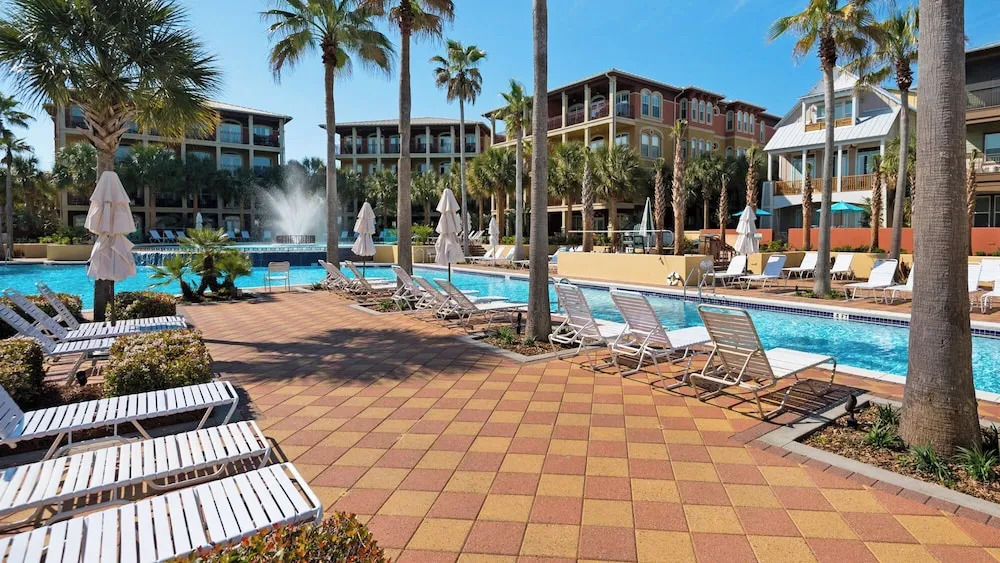 Beautiful Seacrest Home, Sleeps 16 - Lagoon Pool and Beach Tram Service