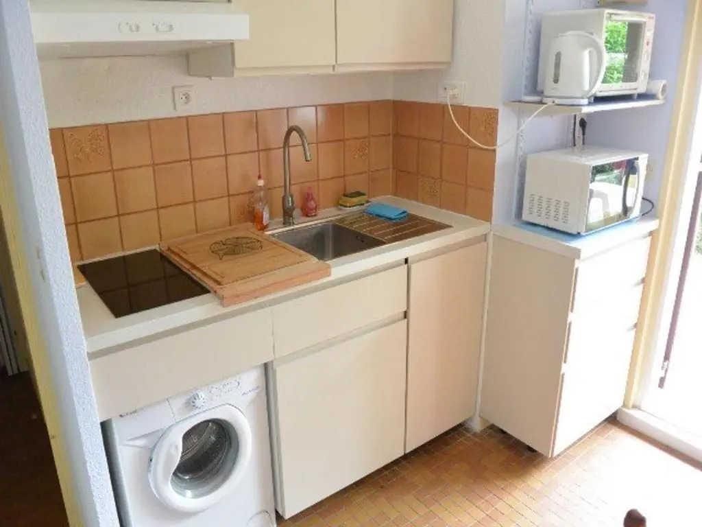 Villa mitoyenne T3 avec piscine et parking - FR-1-607-49