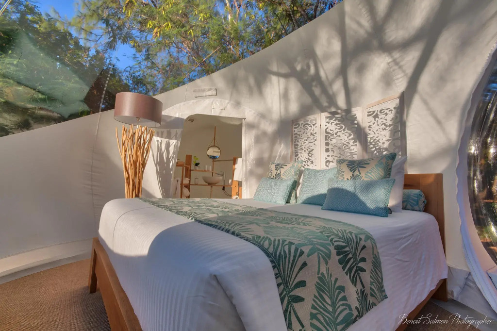 Bubble Lodge Ile aux Cerfs Island