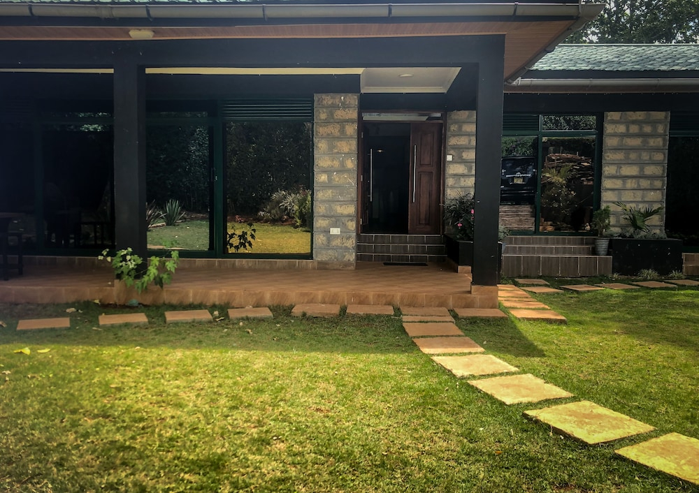 Stunning Karen Home With Modern Amenities