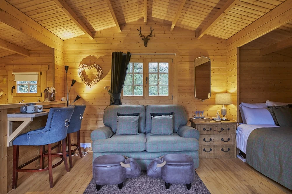 Cabin for 2 - Wood Burning Hot Tub & Fire