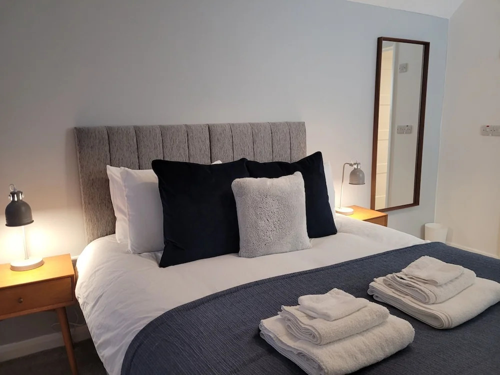 Crescent House Apartments