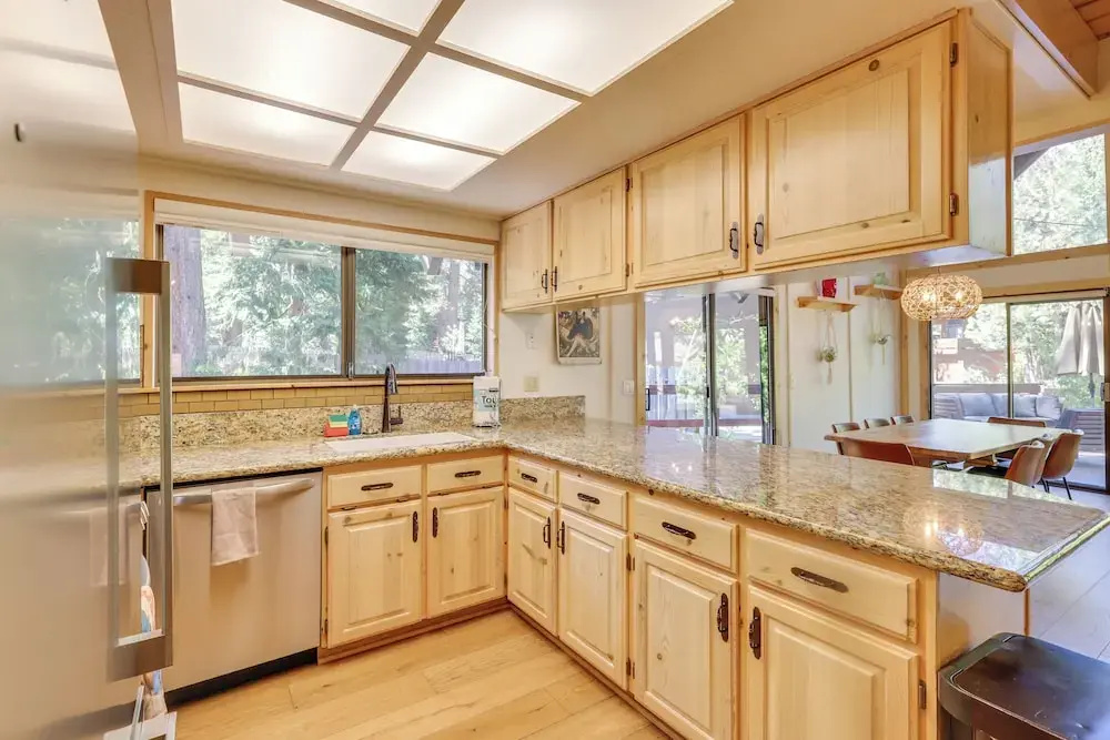 2 Mi to Skylandia Beach: Tahoe City Home w/ Deck