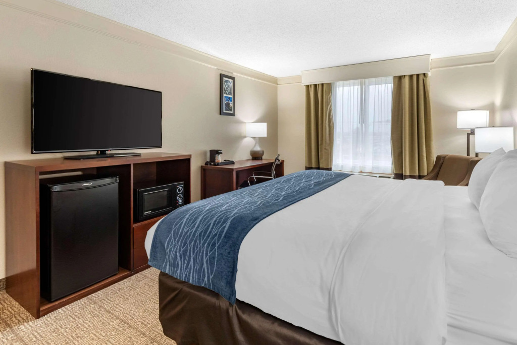 Comfort Inn & Suites Heath - Newark South