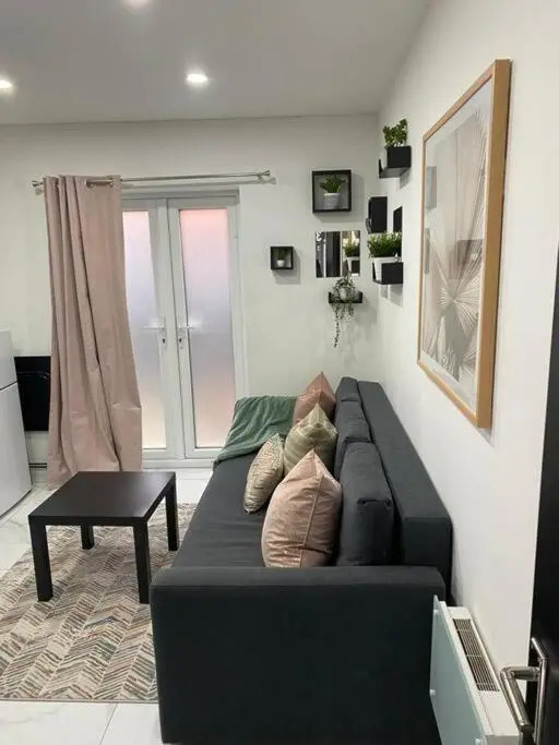 Tavi 3 by Mia Living Modern 1 bedroom apartment