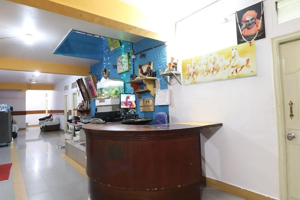 Spot On 37711 Vishwas Delux Lodge