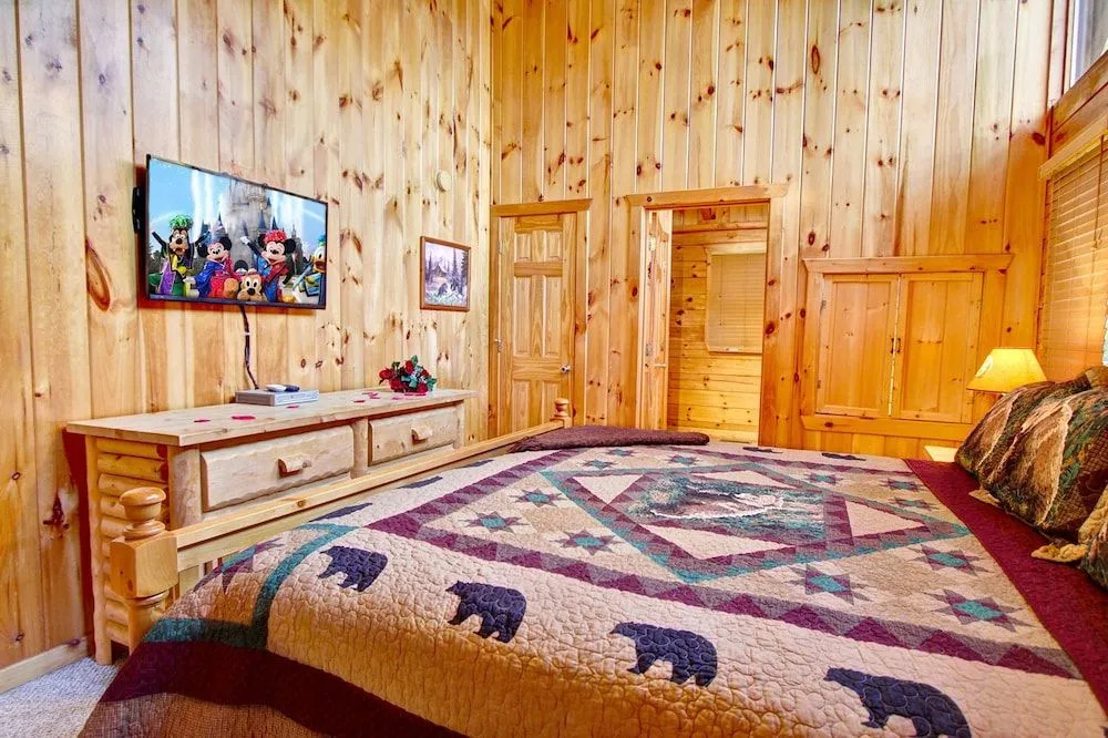 Whispering Winds 2 Bedrooms 2 Bathrooms Cabin