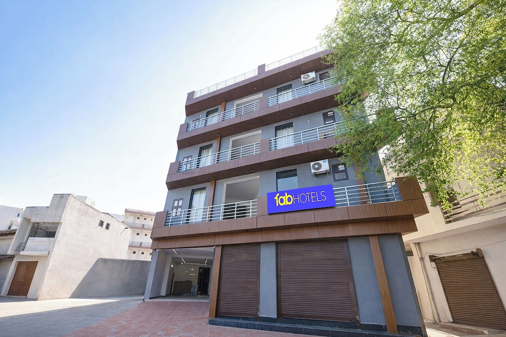 Fabhotel Sky Sector 76
