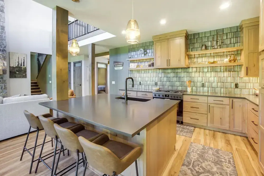 3 Mi to Dtwn Red Lodge: Mtn-view Home w/ Hot Tub