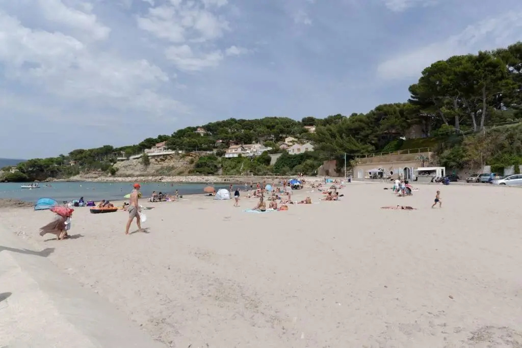 ST-CYR - Studio avec balcon, vue mer et proche plage