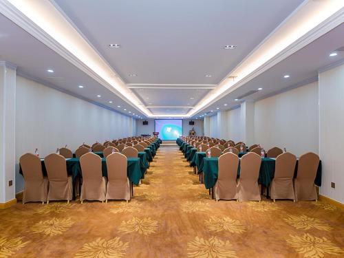 Vienna Hotel (Wuhan Tianhe Airport Penglongcheng Ju Long Avenue Branch)
