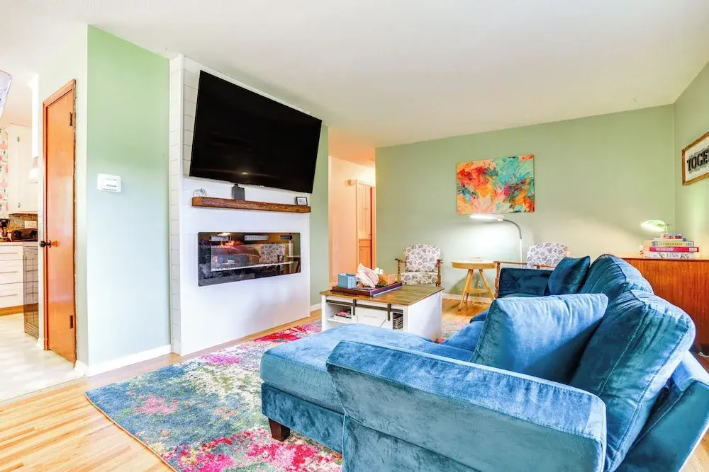 Family-friendly Cottage Grove Home w/ Fireplace!