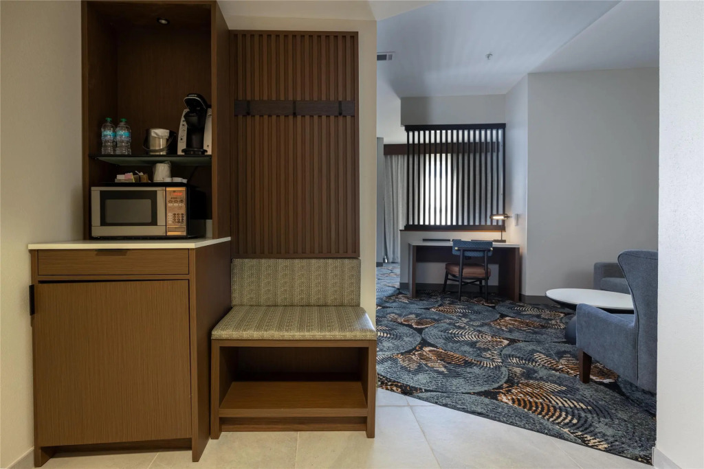 DoubleTree by Hilton Hotel Savannah Airport