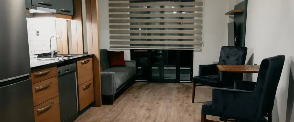 Ceneviz Suit Hotel