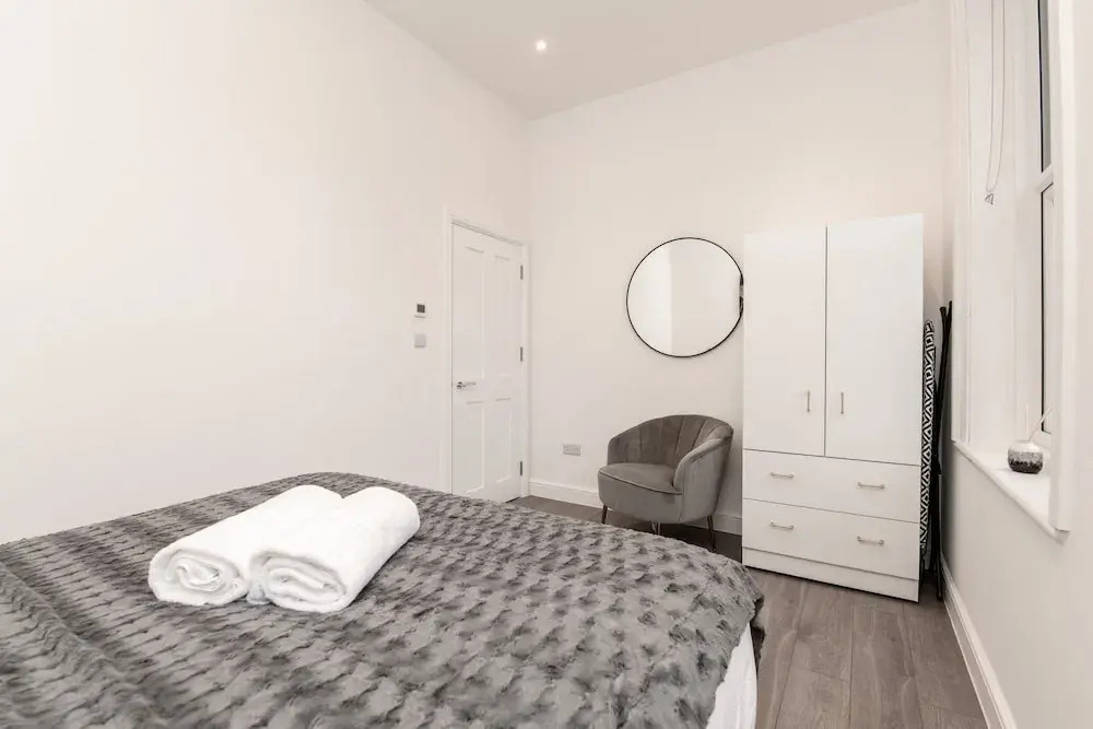 Woodside Park 3 Bedroom Apartments with Parking