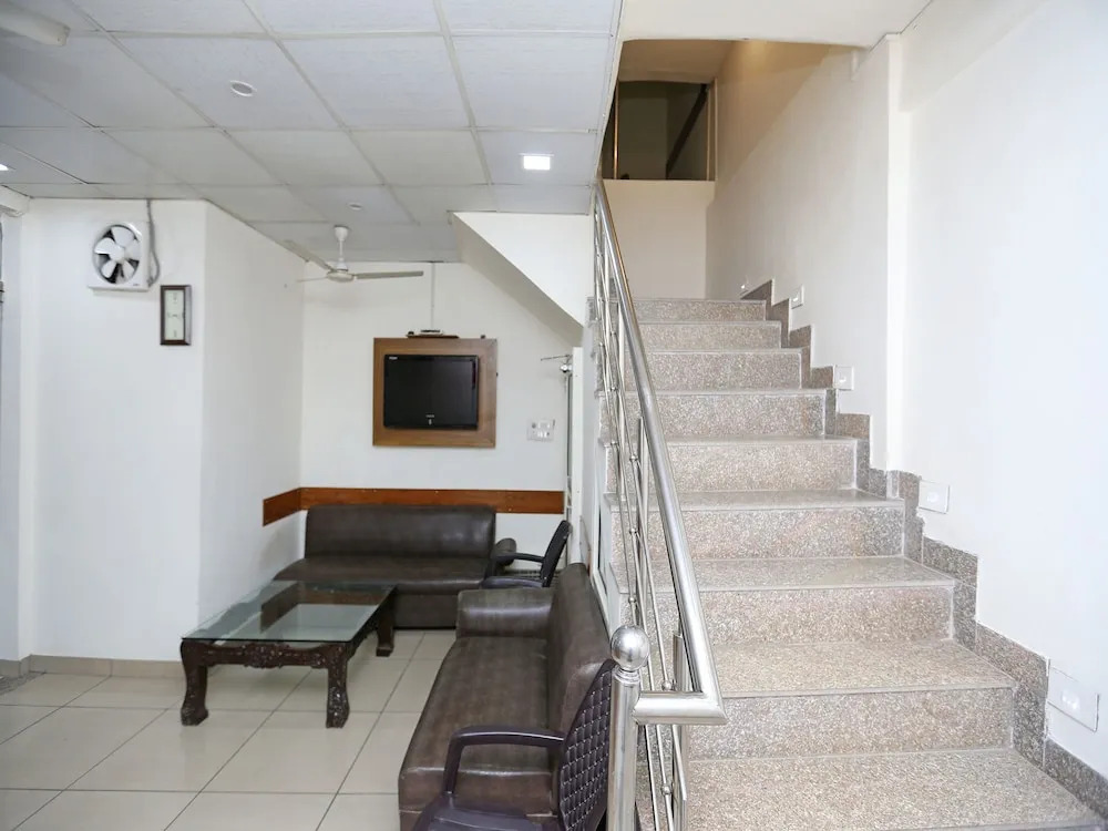 OYO Flagship 9554 Hotel Grand Plaza
