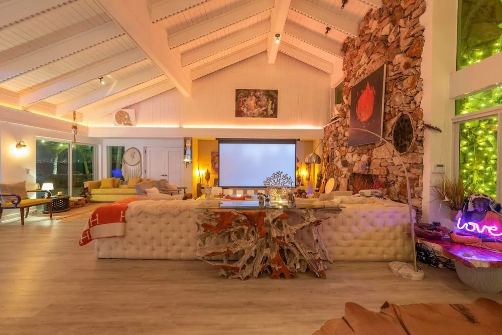 Villa Hashmi Luxury 5BD & 5BA Retreat on North Bay Island